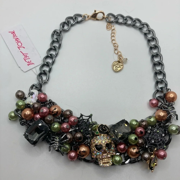 BETSEY JOHNSON Halloween 2023 Revival Retired Charm Statement Necklace NEW NWT - Picture 6 of 16